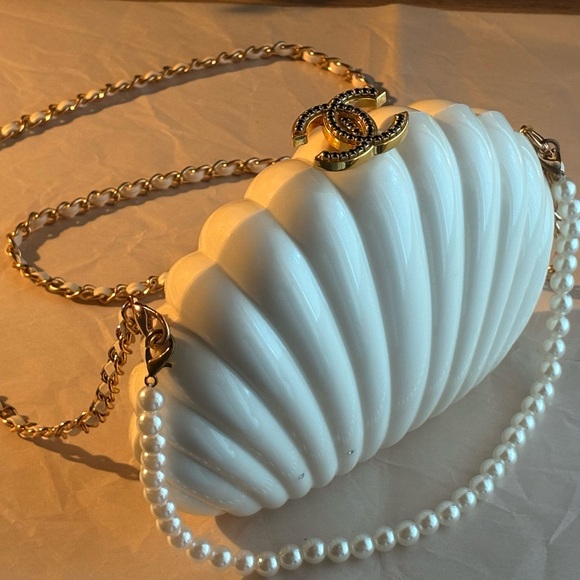 Rare VIP Limited Edition Minaudière Shell Crossbody/Clutch with Original Box Set - Picture 3 of 8